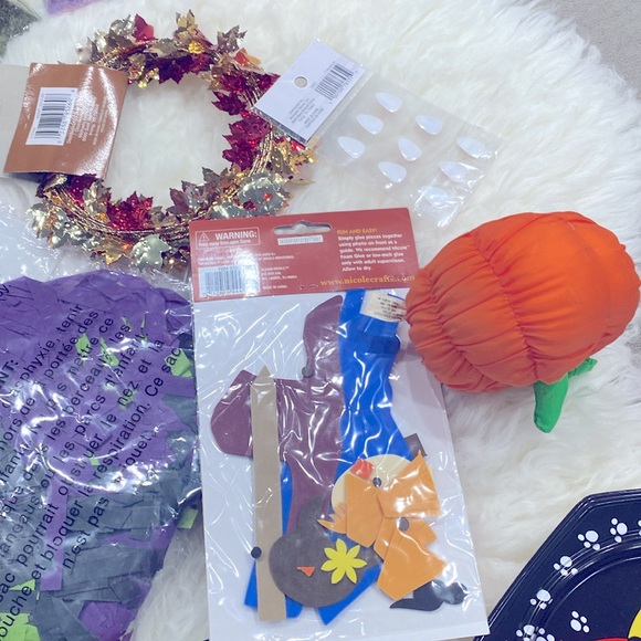 Vintage & New Fall Halloween Lot of Items Home Decor & Kid's + One Free Candle ! - Picture 7 of 8